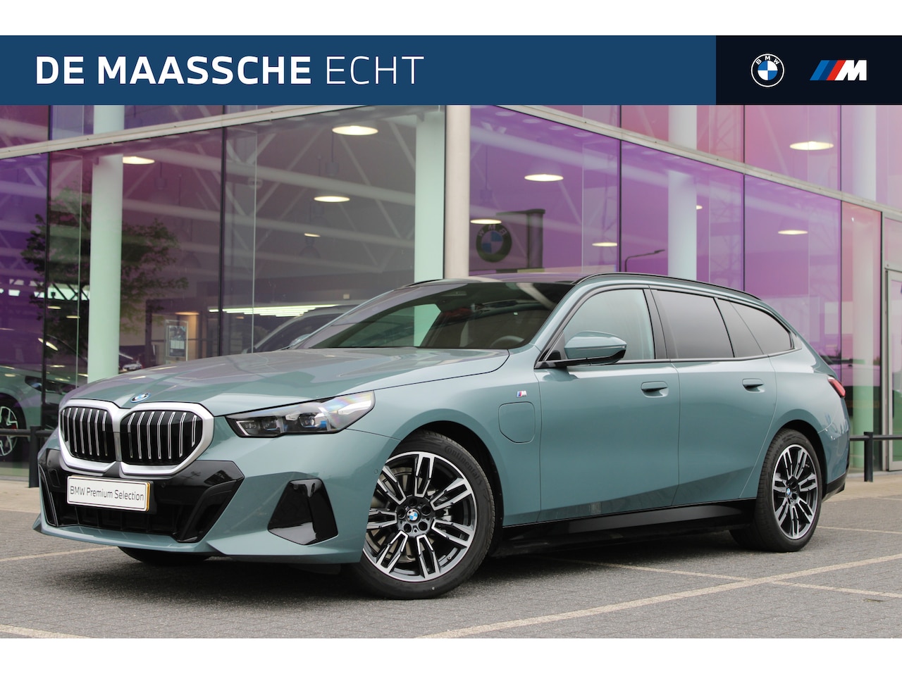 BMW 5-serie Touring - 530e M Sport Automaat / Panoramadak / Trekhaak / Achteruitrijcamera / Adaptieve LED / M Sp - AutoWereld.nl