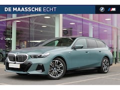 BMW 5-serie Touring - 530e M Sport Automaat / Panoramadak / Trekhaak / Achteruitrijcamera / Adaptieve LED / M Sp