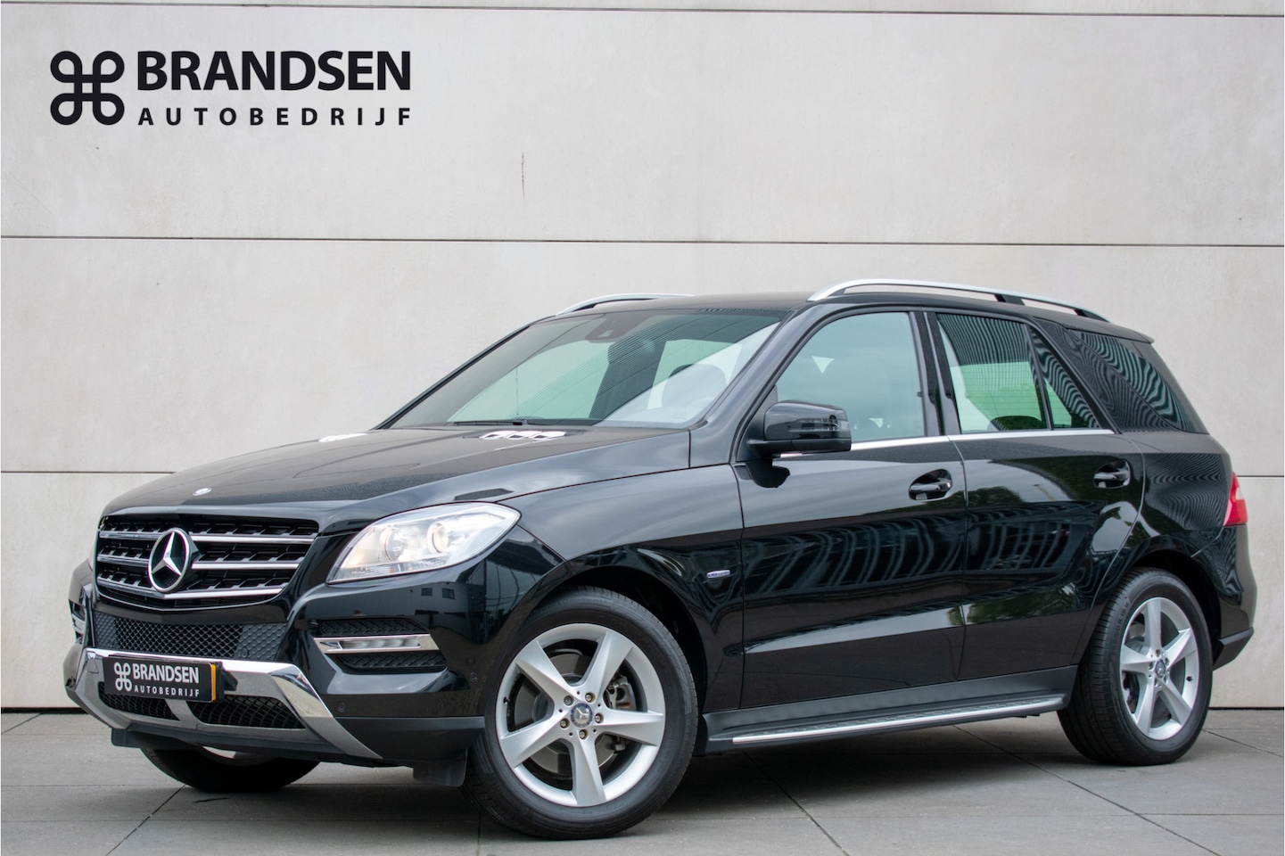 Mercedes-Benz ML-klasse - 350 Luchtvering-Trekhaak-Navi-19"- - AutoWereld.nl