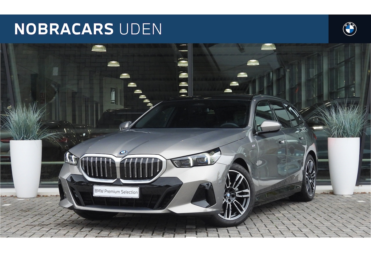 BMW 5-serie Touring - 530e M Sport Automaat / Panoramadak / Trekhaak / Achteruitrijcamera / Adaptieve LED / Harm - AutoWereld.nl