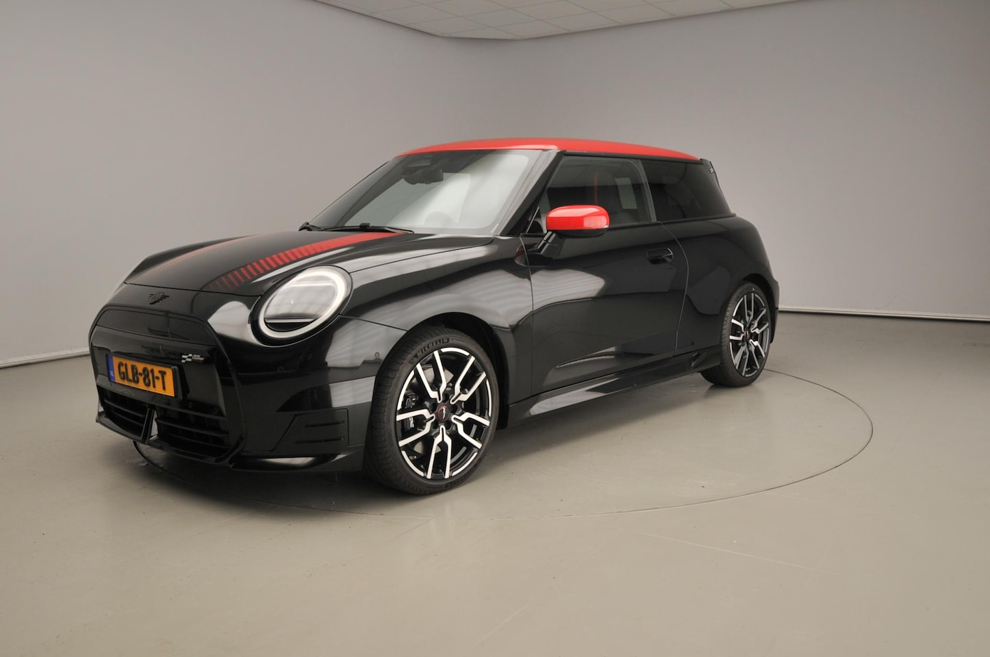 MINI Mini-Electric - 3-deurs Cooper SE John Cooper Works Panoramadak / Head-up / Park assist / JCW Stoelen / Al - AutoWereld.nl