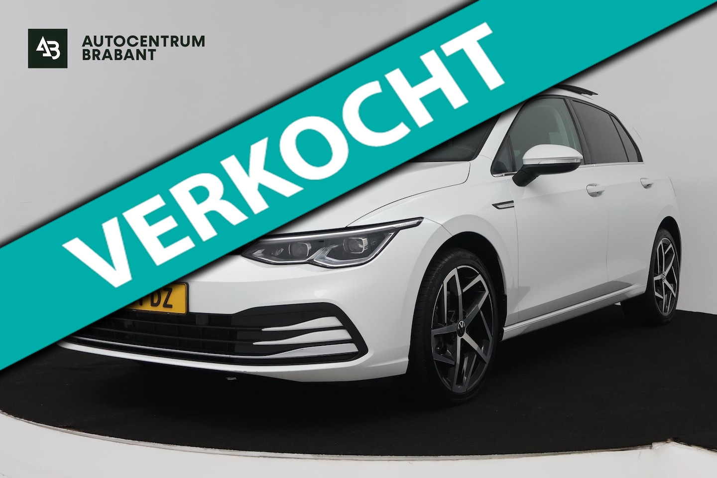 Volkswagen Golf - 1.5 eTSI Style (PANORAMADAK, STOEL/STUUR VERWARMING, SFEERVERLICHTING, NAVIGATIE, CRUISE C - AutoWereld.nl