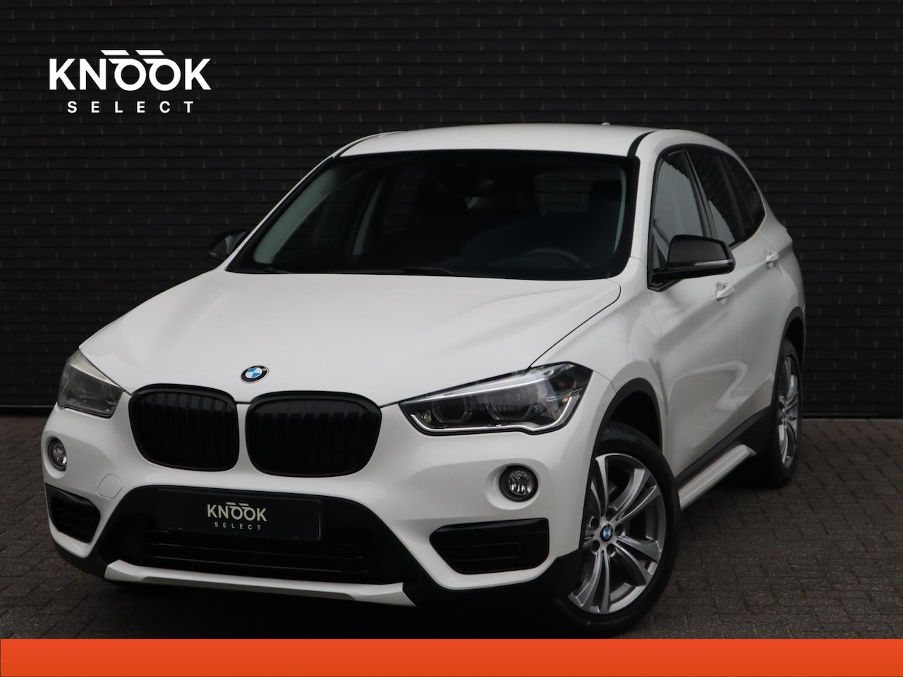 BMW X1 - sDrive20i Centennial Executive Sportstoel / Trekhaak / Harman Kardon / LED - AutoWereld.nl