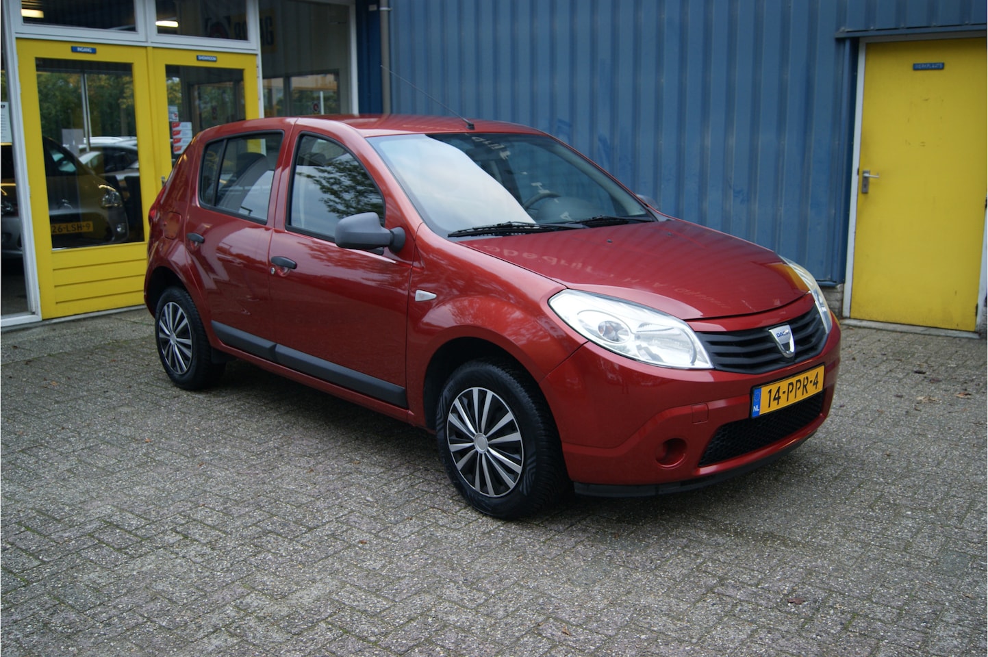 Dacia Sandero - 1.2i Ambiance, Airco, Nieuwe APK!!! - AutoWereld.nl