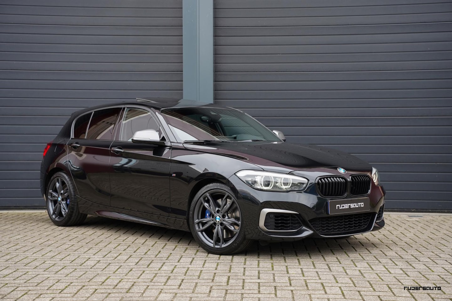 BMW 1-serie - M140i LCI2 | Akrapovic | Schuifdak | HK | Camera | Carplay | Stuurverwarming | Navi Pro | - AutoWereld.nl