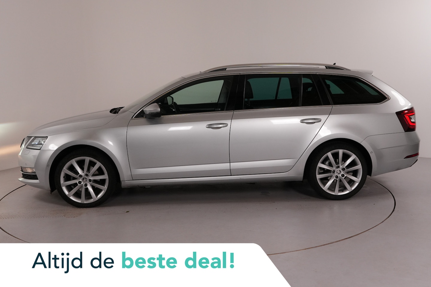 Skoda Octavia Combi - 1.5 TSI Greentech Style Business | Trekhaak| Panorama | Lane | Adapief | Led - AutoWereld.nl