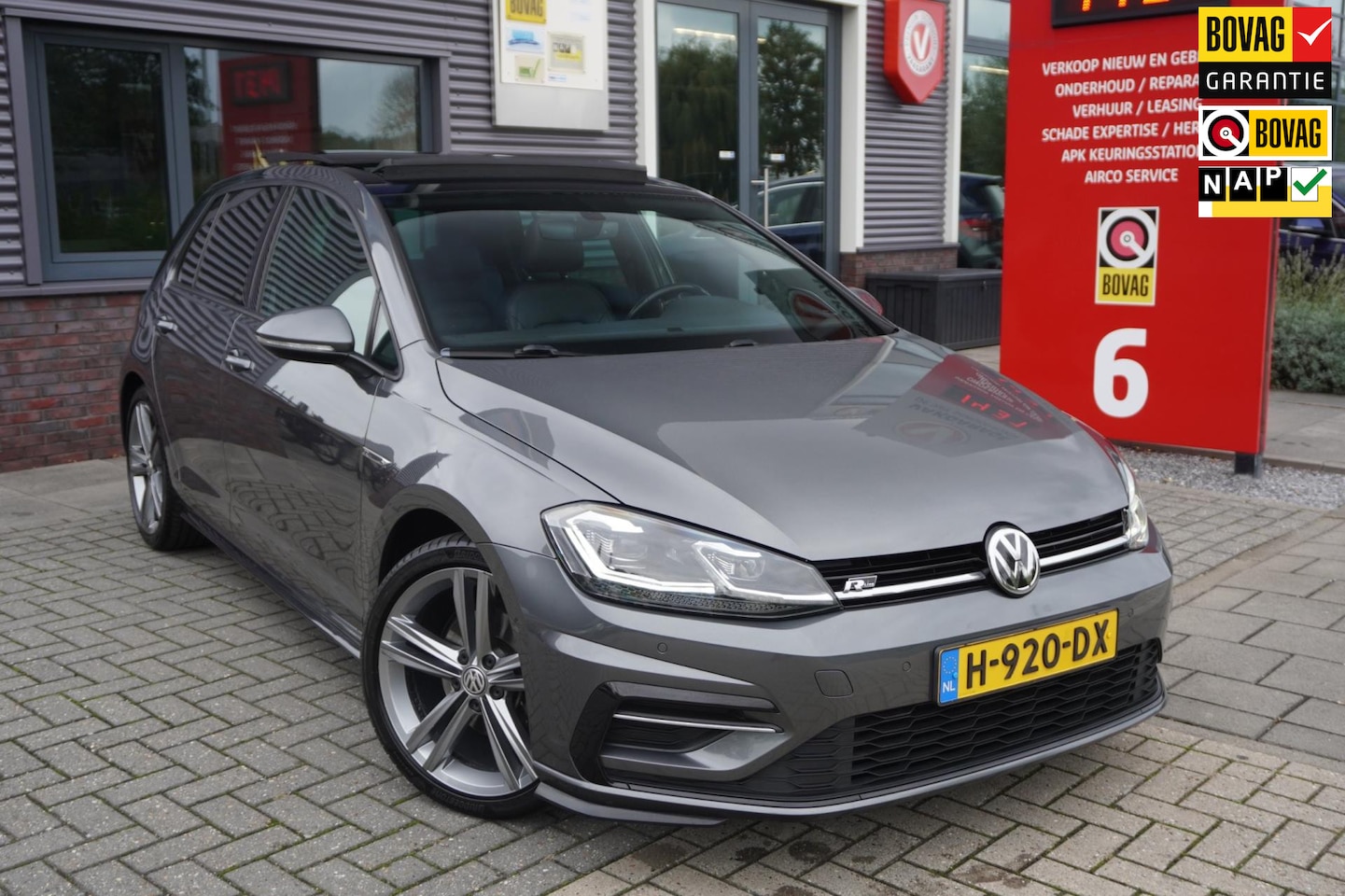 Volkswagen Golf - 1.5 TSI Highline Business R / Pano / Trekhaak / ACC / Carplay / Dyna Audio - AutoWereld.nl