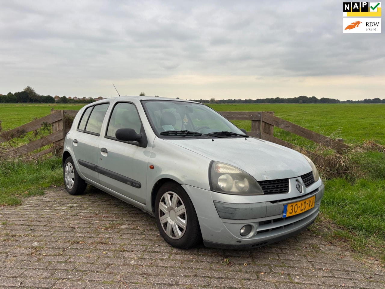 Renault Clio - 1.4-16V Expression AUTOMAAT, Lage KM Stand - AutoWereld.nl