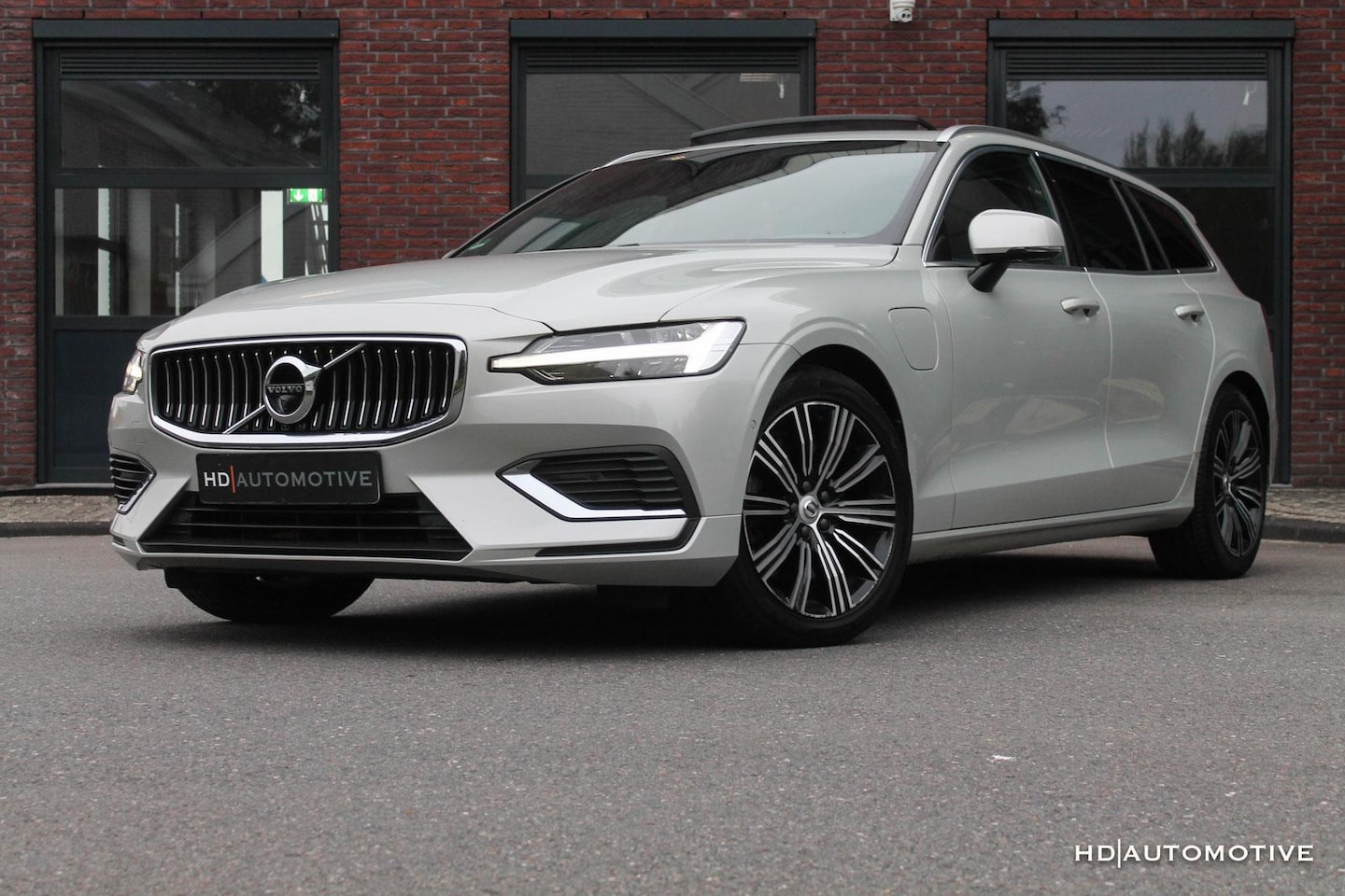 Volvo V60 - 2.0 T6 AWD 340PK Inscription PANO|360CAM|HUD|H/K|LEDER - AutoWereld.nl