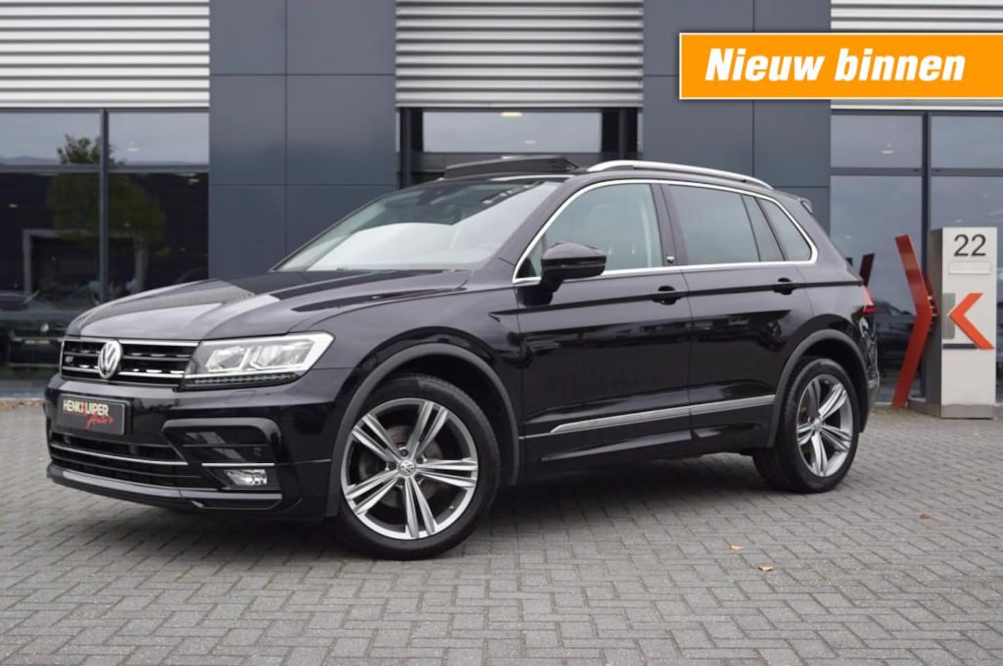 Volkswagen Tiguan - 1.4 TSI DSG R-Line 150pk / Panodak / Trekhaak wegklb. / 19 Inch LM / Navi / ACC/ Led - AutoWereld.nl