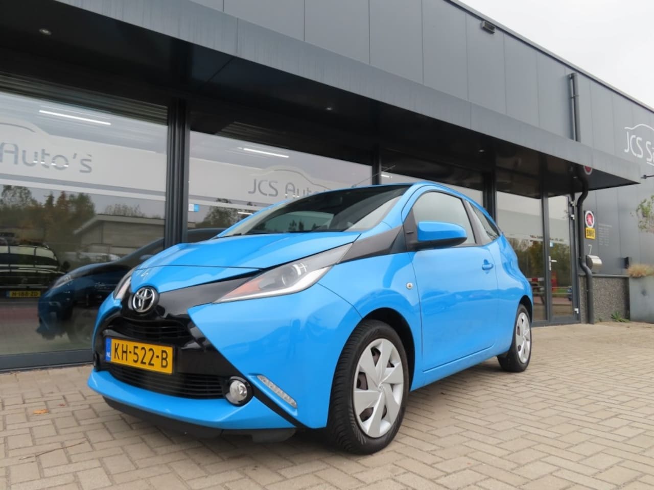 Toyota Aygo - 1.0 VVT-i X-Play Airco Cruise Camera Led Navi 2016 - AutoWereld.nl