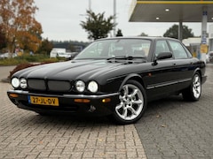 Jaguar XJR - 4.0 SUPERCHARGE 363PK ZEER MOOI VEEL DOCUMENTATIE