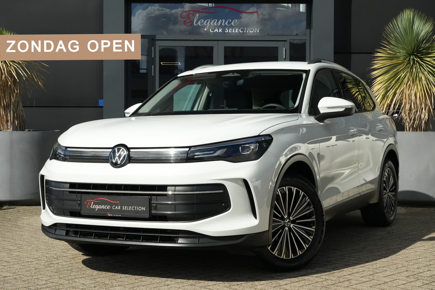 Volkswagen Tiguan - 1.5 eTSI Life Edition 150pk Navigatie/Stoelverwarming/Camera - AutoWereld.nl