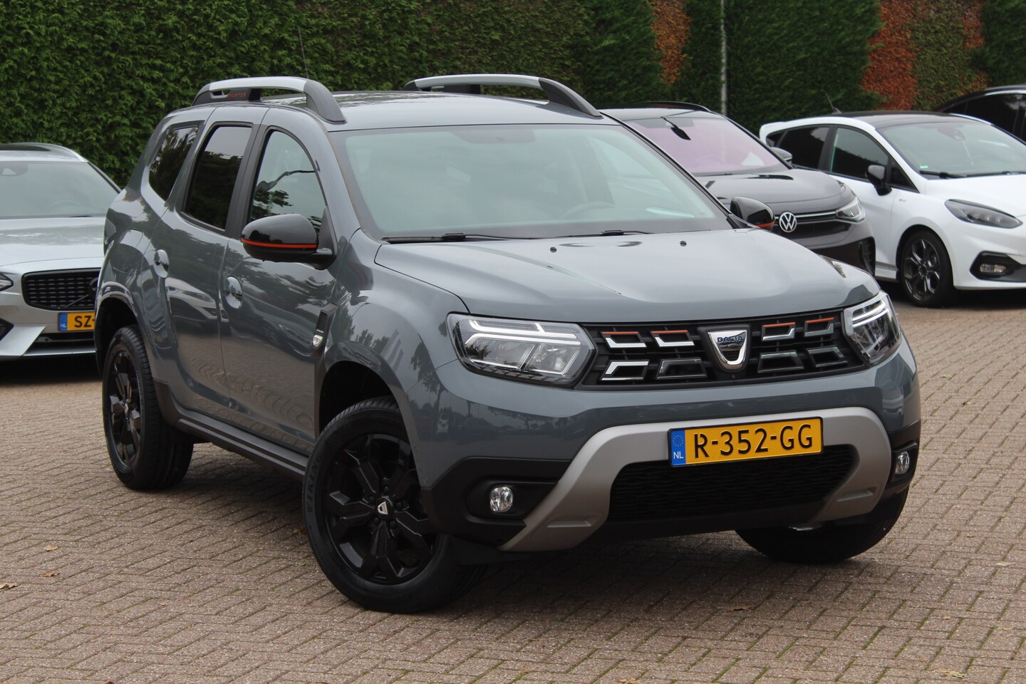 Dacia Duster - 1.0 TCe 100 Bi-Fuel Journey / Full option! / Trekhaak / Camera / Half leder / 17'' / Keyle - AutoWereld.nl