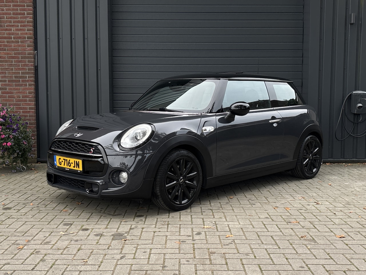 MINI Cooper S - Mini 2.0 Chili Serious Business - Schuif/Kanteldak - Leder - Navigatie - Climate - Stoelve - AutoWereld.nl