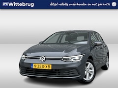 Volkswagen Golf - 1.5 TSI Life Business / Navigatie / App connect / Parkeersensoren V+A / Stoel+stuurverwarm