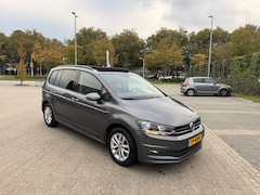 Volkswagen Touran - 1.6 TDI SCR Highline Business R 7p Automaat