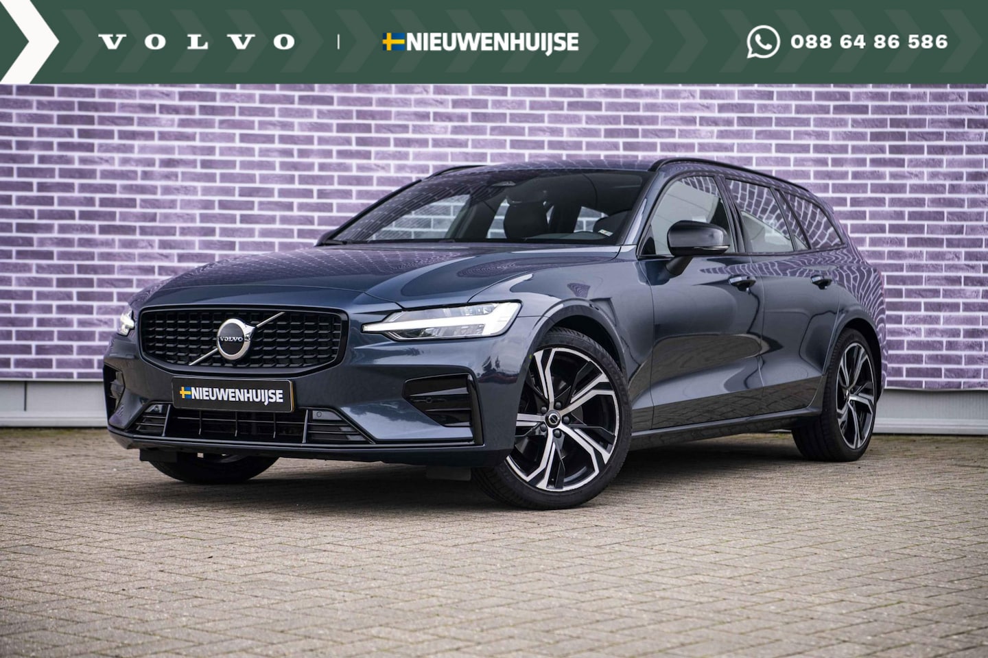 Volvo V60 - 2.0 B4 Plus Dark | Panorama Dak | Adaptieve cruise control | Elektrisch verstelbare voorst - AutoWereld.nl