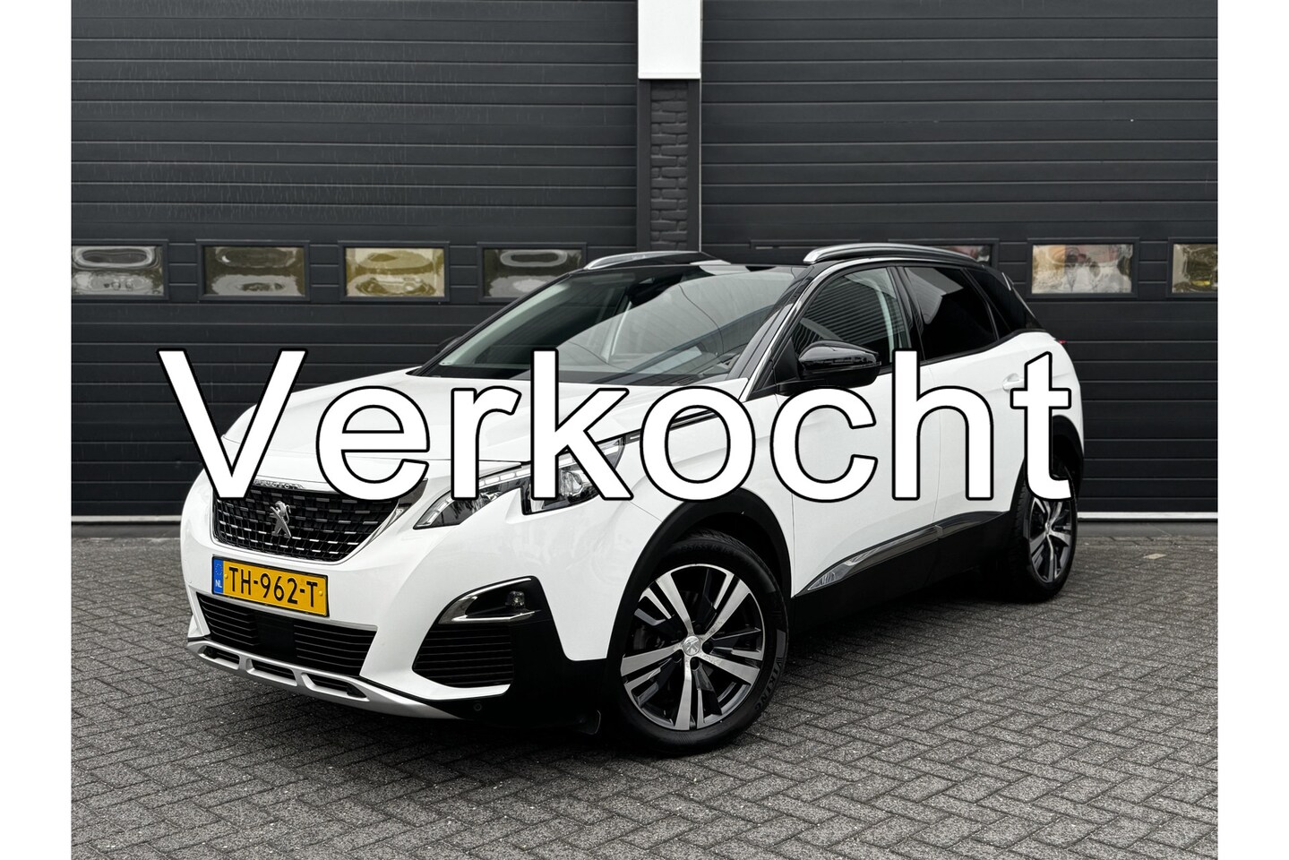 Peugeot 3008 - 1.2 PureTech Allure Automaat | Camera | Memory | Stoelverw. | €12.900,- incl. BTW - AutoWereld.nl