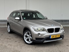 BMW X1 - sDrive20i Automaat|Panoramadak|Leder|Xenon|Trekhaak|NAP|18"