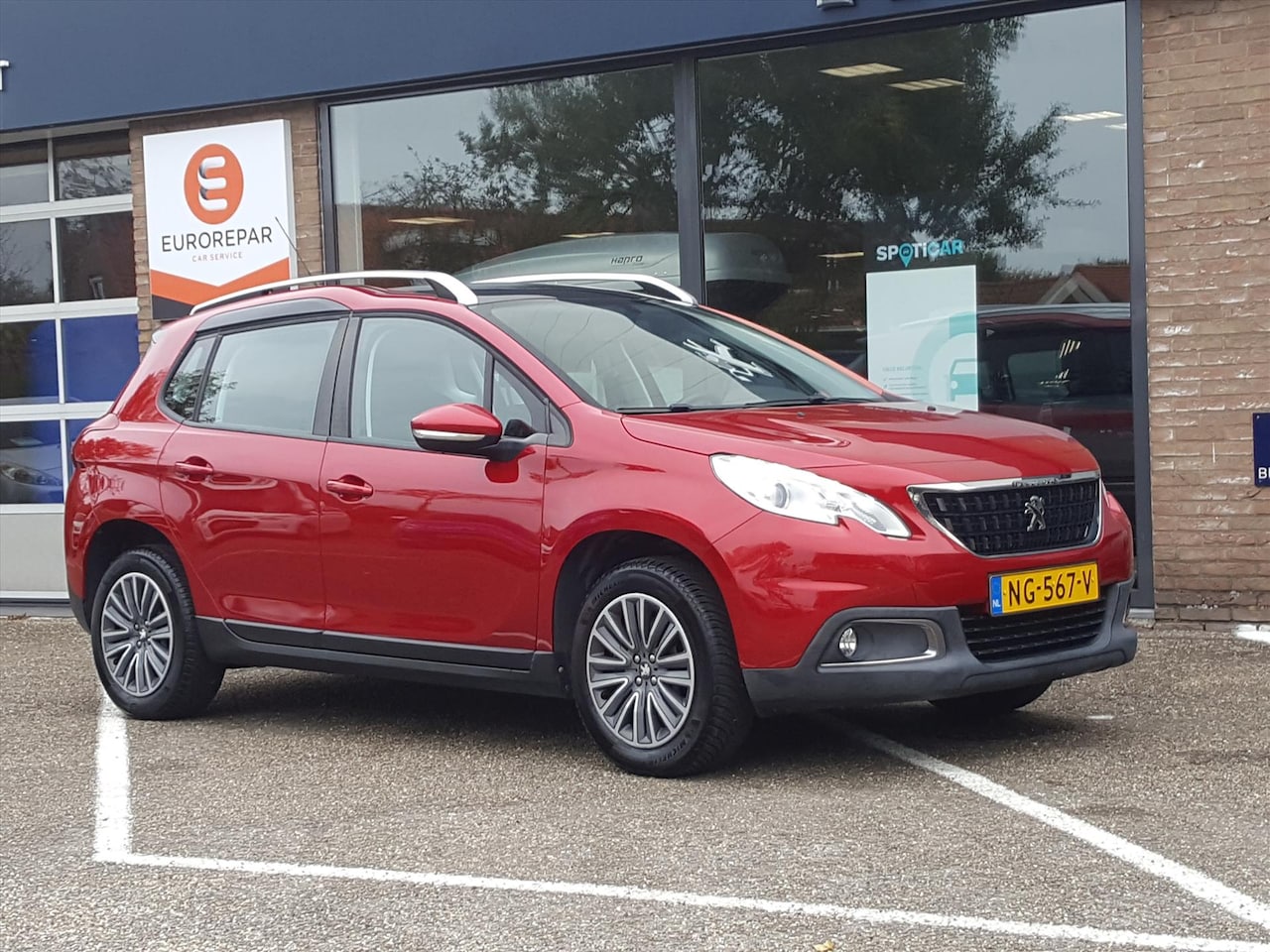 Peugeot 2008 - BLUE LION 1.2 PureTech 82pk AUTOMAAT(ETG5) | Navigatie | TREKHAAK | Cruise control | AIRCO - AutoWereld.nl