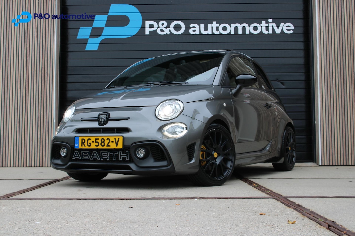 Fiat 500 Abarth - 1.4 T-Jet 595 Pista PANO/LEER/BEATS/CRUISE - AutoWereld.nl
