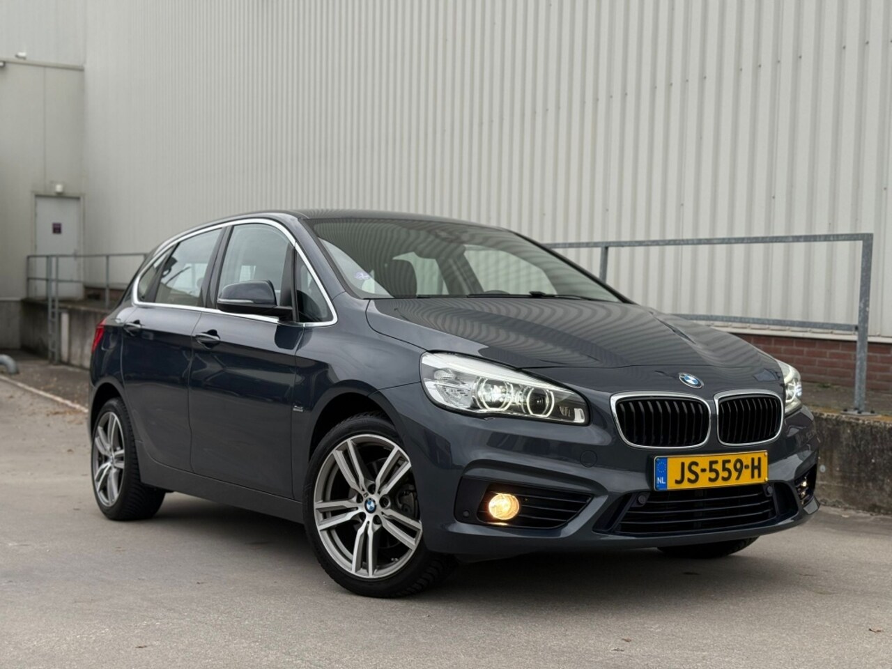 BMW 2-serie Active Tourer - 218i Automaat II Leder II Trekhaak II - AutoWereld.nl