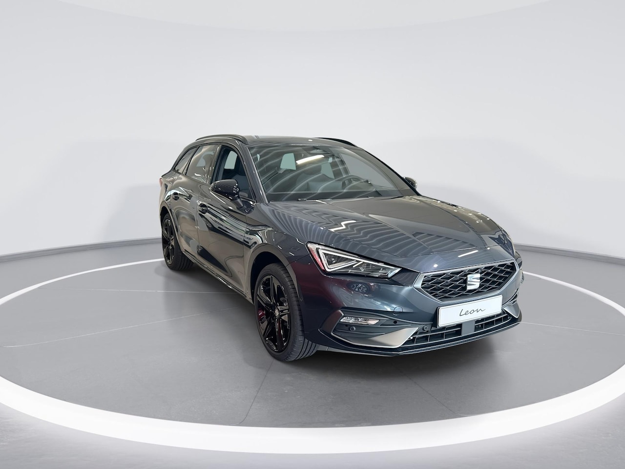 SEAT Leon Sportstourer - 1.5 TSI e-Hybrid FR Business 204 PK l Black Pack l Wegklapbare Trekhaak l Safe & Driving P - AutoWereld.nl