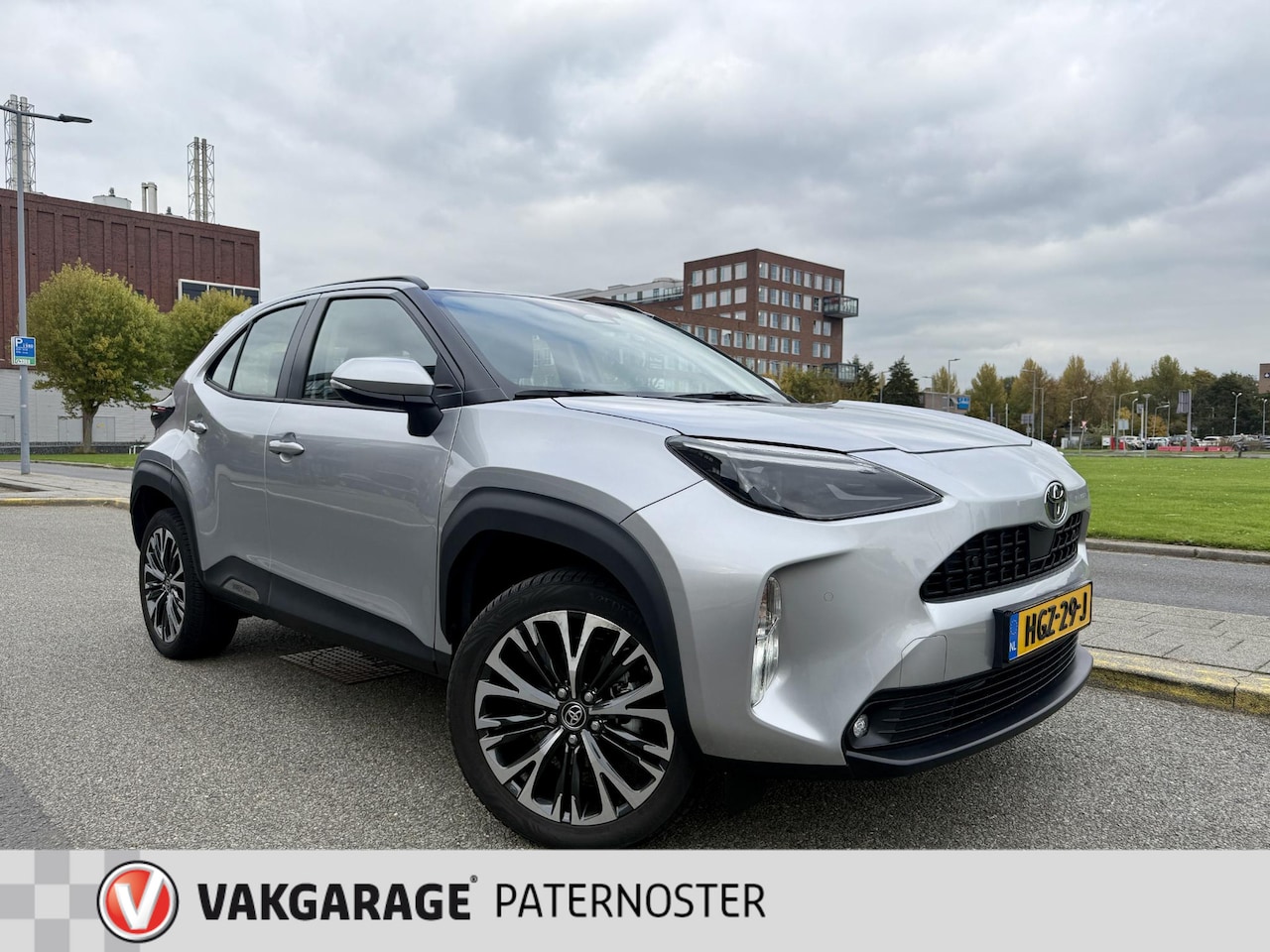 Toyota Yaris Cross - 1.5 Hybrid 115 Facelift / PDC / Blind Spot / Stuur/Stoelverwarming - AutoWereld.nl