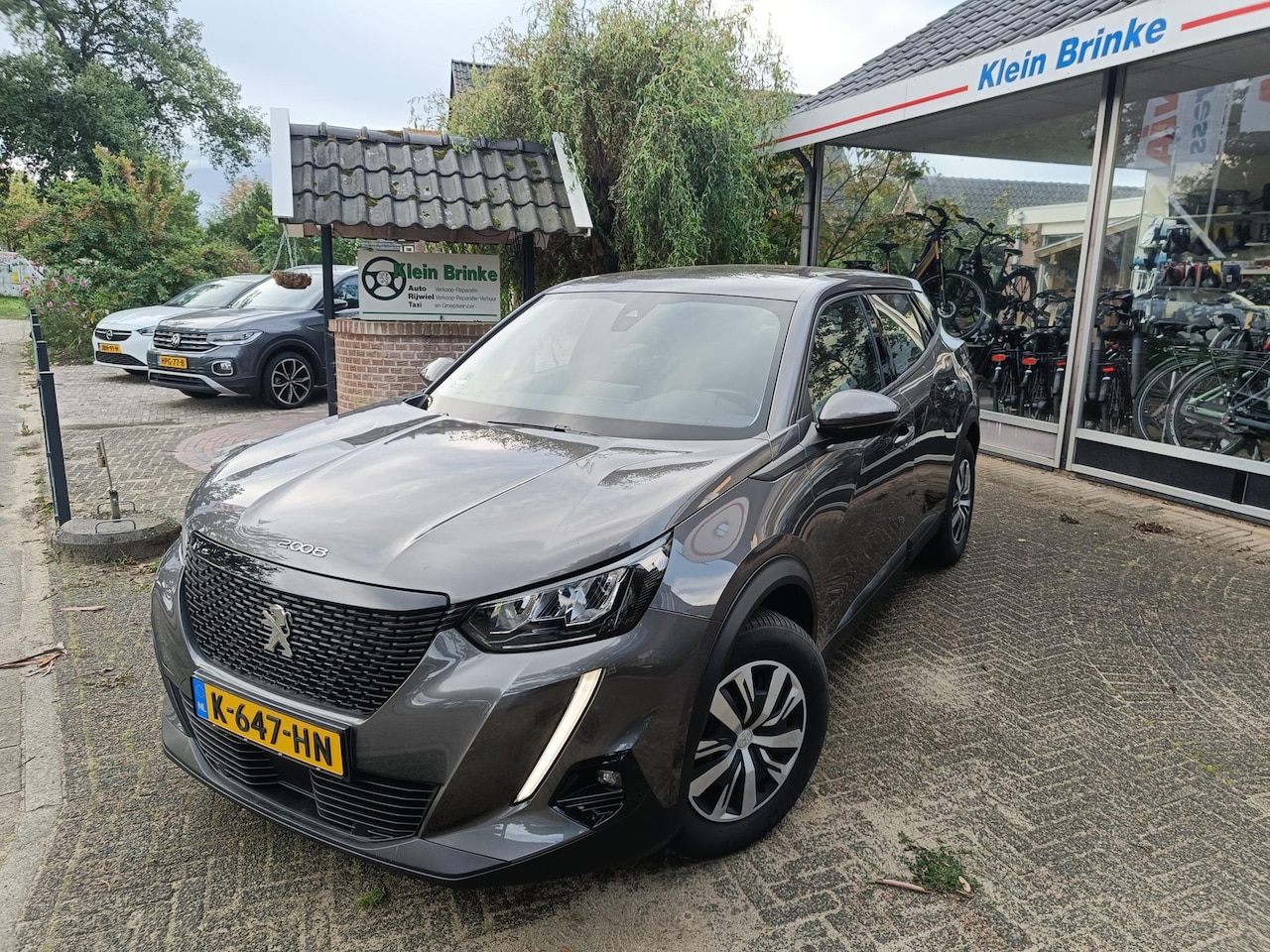 Peugeot 2008 - 1.2 PureTech Active //Trekhaak//1e eigenaar//4-seizoenenbanden - AutoWereld.nl