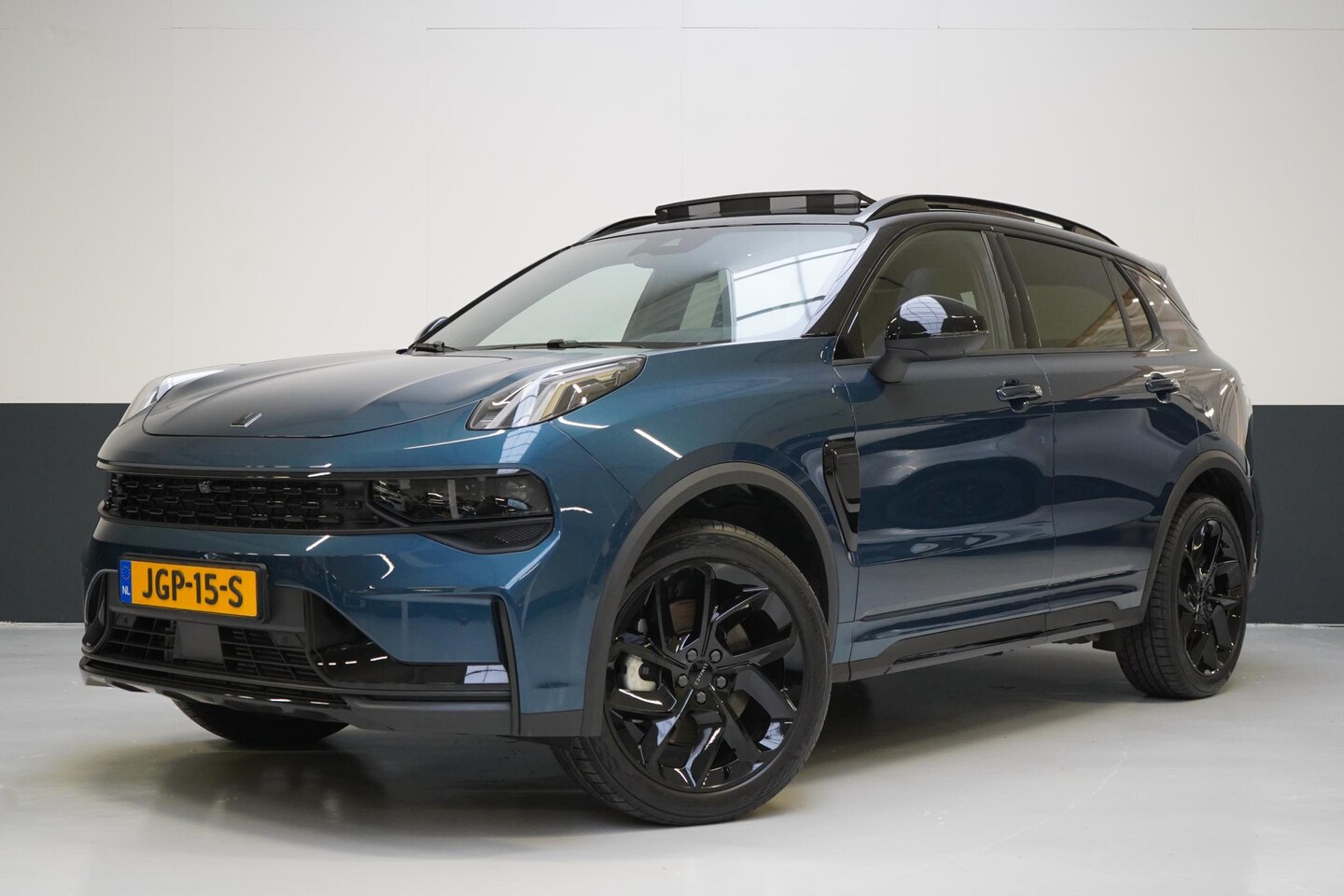Lynk & Co 01 - 1.5 | Zwart optiek | Panoramadak | Navigatie | Memory | Apple CarPlay - AutoWereld.nl