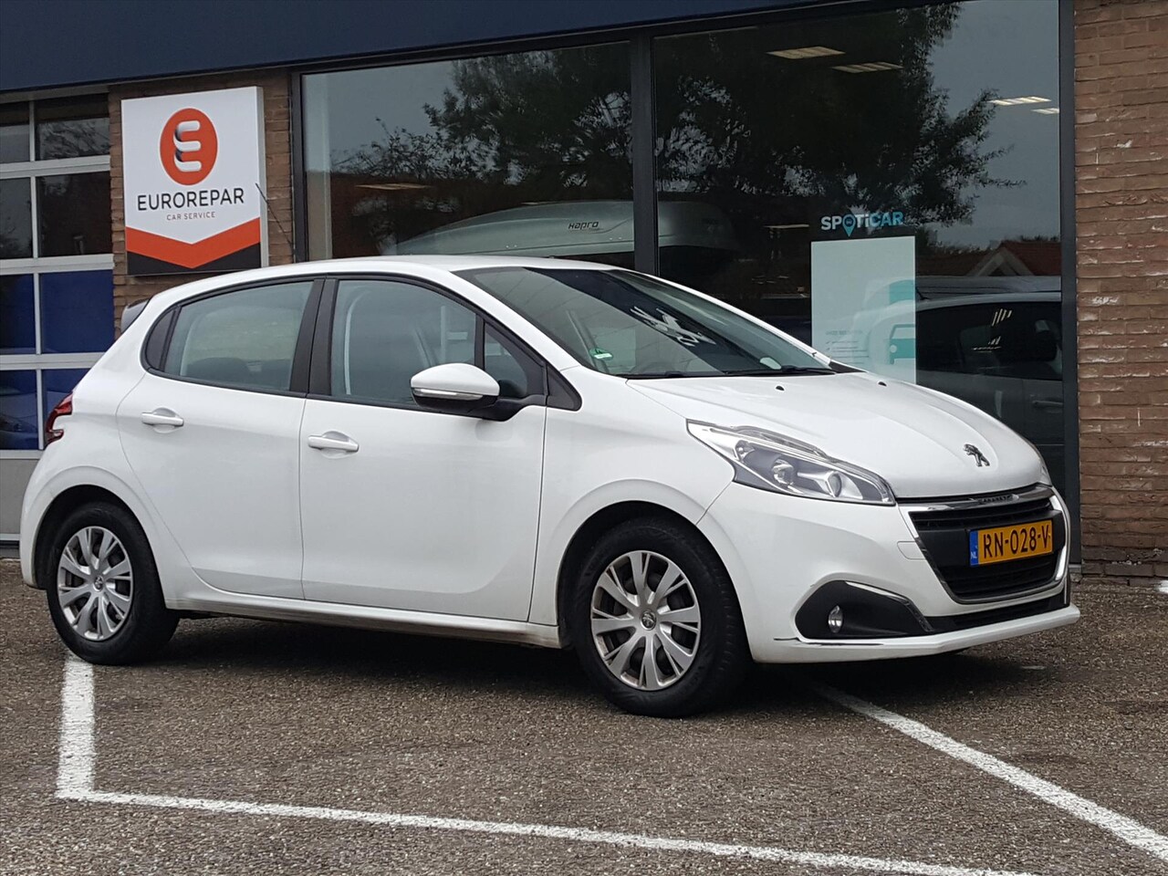 Peugeot 208 - BLUE LION 1.2 PT-82pk 5D NAVIGATIE&BLUETOOTH&APPLE CARPLAY&ANDROIDAUTO | PARKEERHULP ACHTE - AutoWereld.nl