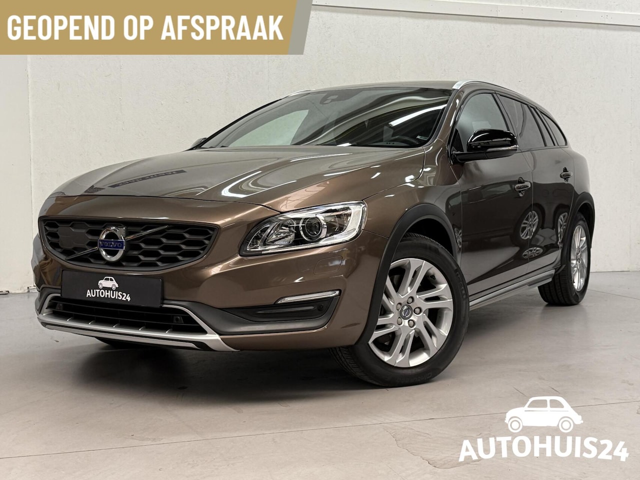 Volvo V60 Cross Country - 2.4 D4 AWD 5-cilinder Momentum 2015 1900kg trekgewicht! - AutoWereld.nl