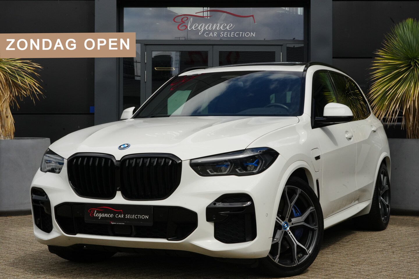 BMW X5 - xDrive45e M Sport High Executive 395pk Panoramadak/Stoelverwarming/360Camera - AutoWereld.nl