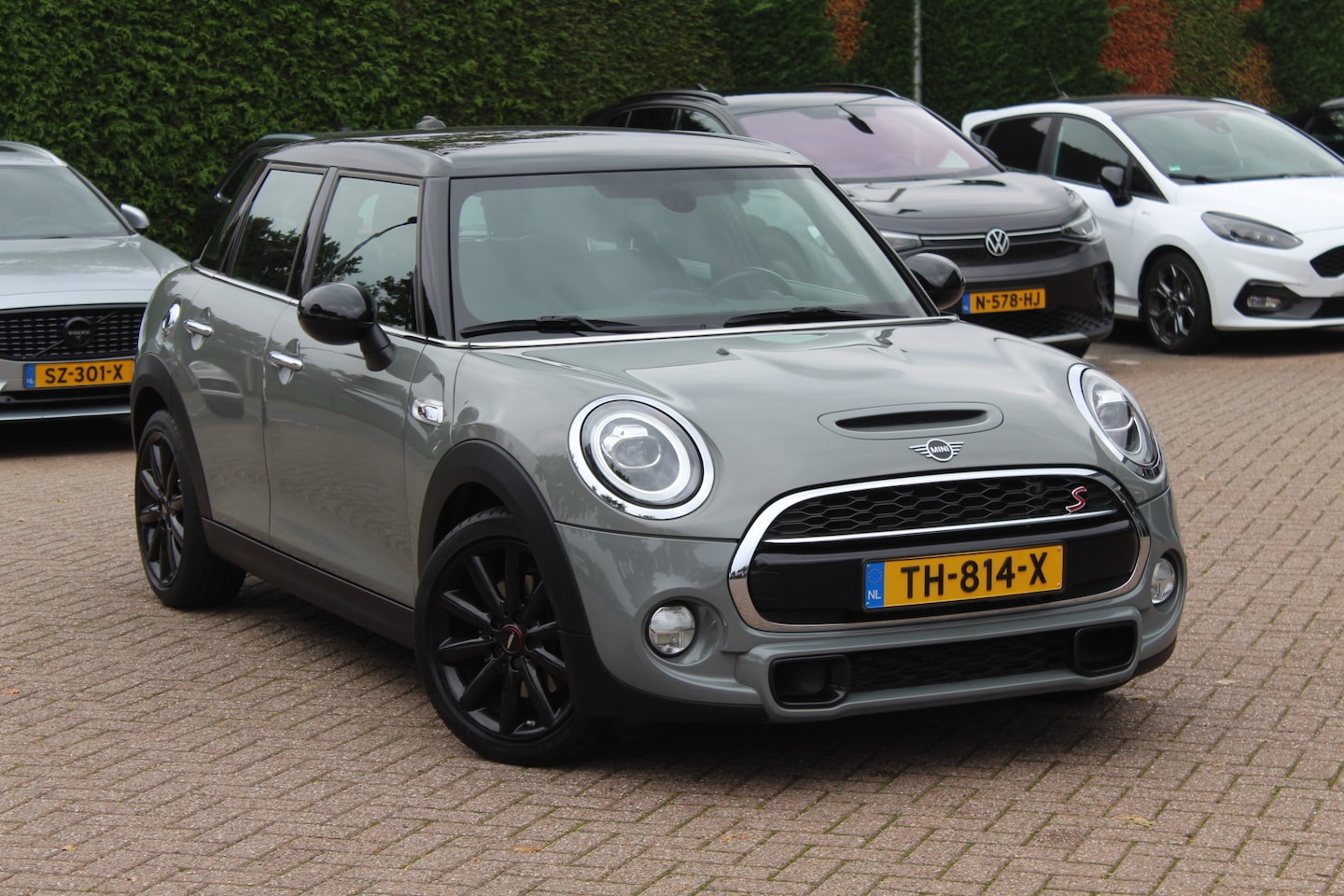 MINI Cooper S - Mini 2.0 Pepper / Navigatie / Half leder / Parkeerhulp / Keyless / 17'' / Cruise Control - AutoWereld.nl