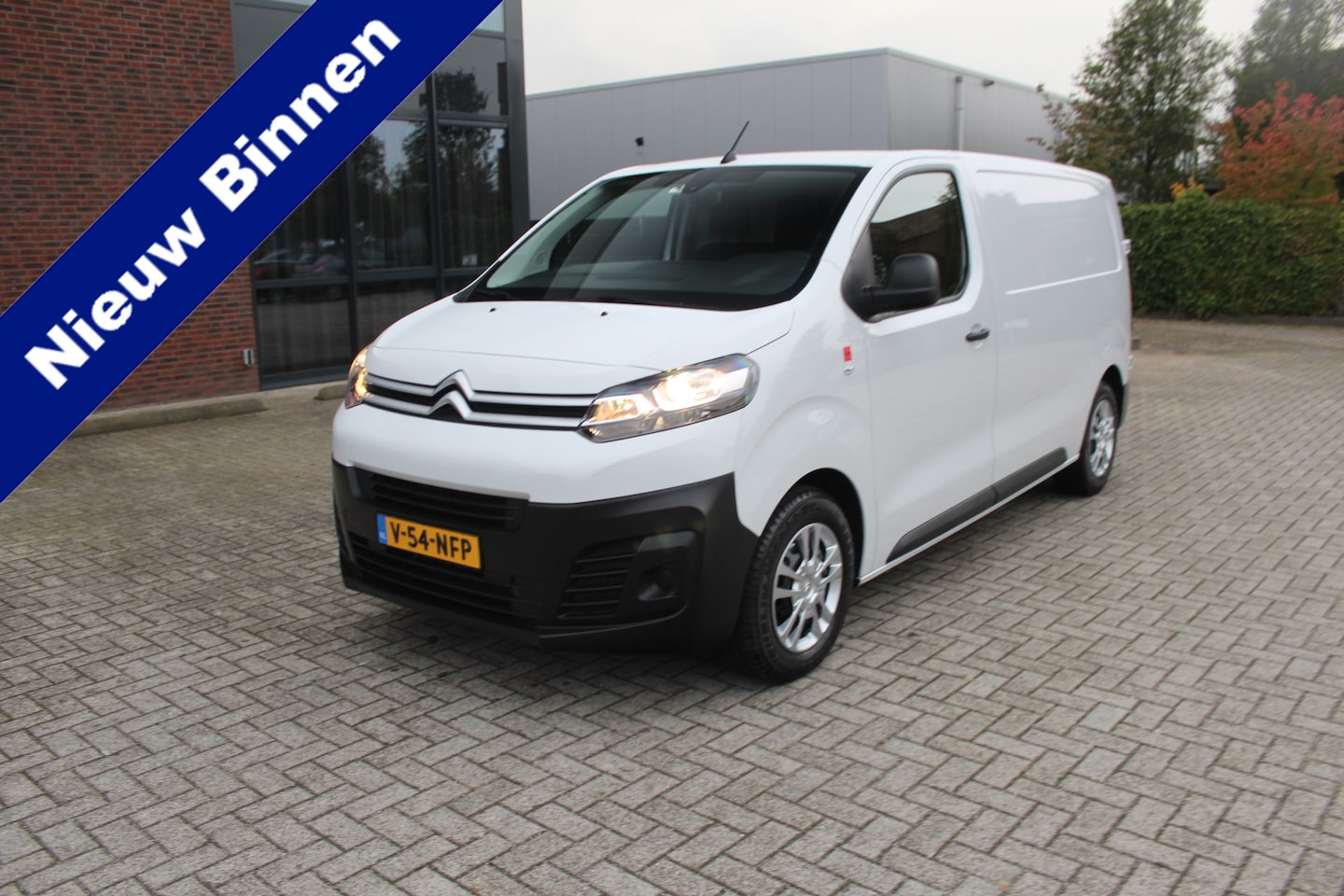 Citroën Jumpy - 2.0 BlueHDI L2 Airco-Cruise-Camera-Carplay-Betimmering-Vloer - AutoWereld.nl