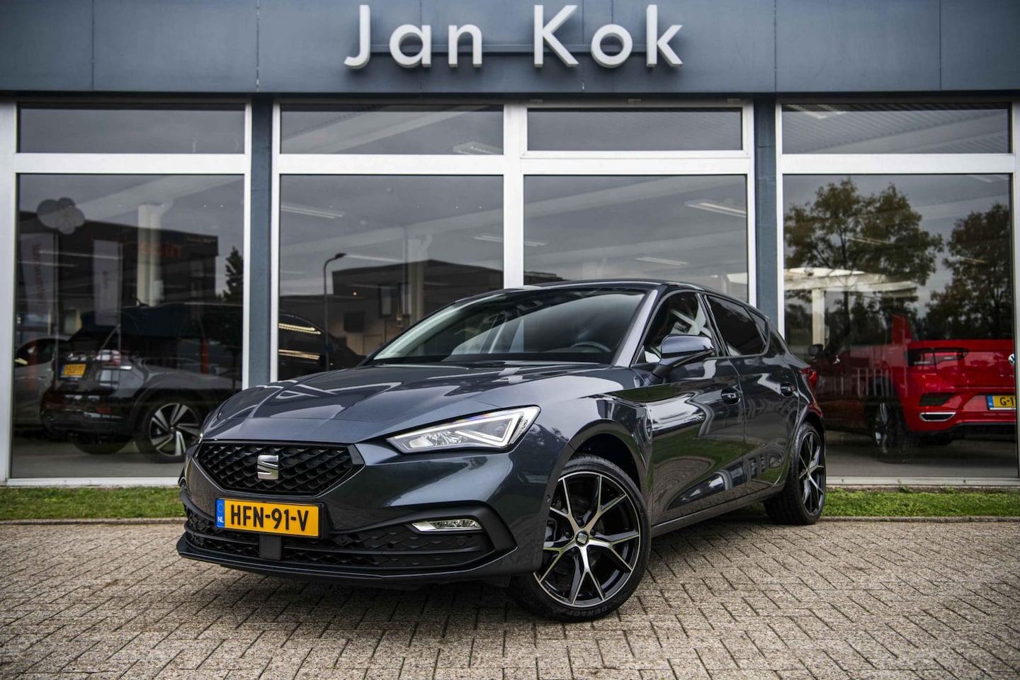 SEAT Leon - 1.0 TSi 110 pk Style Business Intense | LED Signature | 18" | Navigatie - AutoWereld.nl