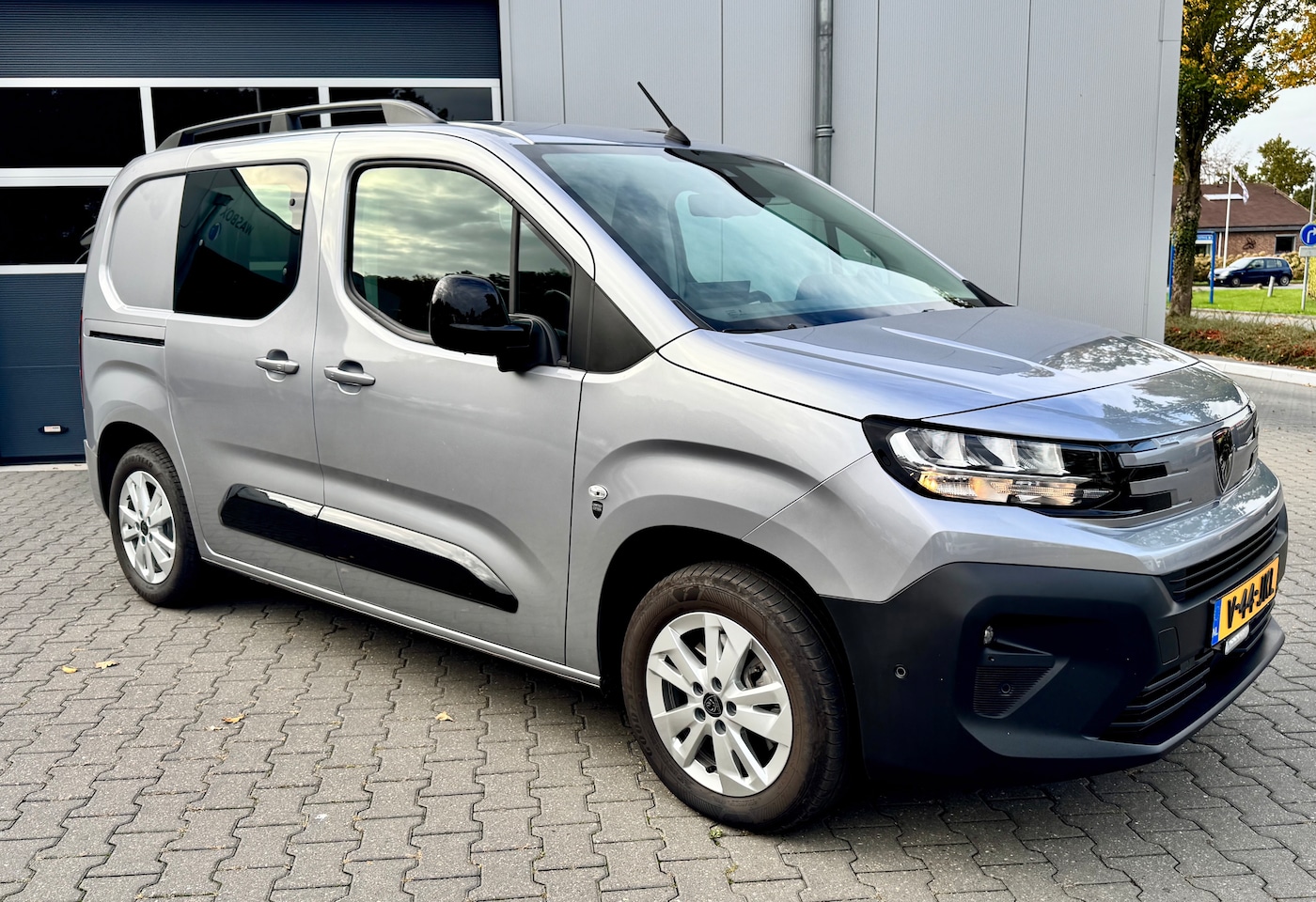 Peugeot Partner - 1.5 BlueHDi 130 EAT8 S&S L1 - AutoWereld.nl