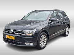Volkswagen Tiguan - 1.4 TSI ACT Highline / Trekhaak / Panoramadak / 360Camera / Navigatie / 17'' / Stoelverwar