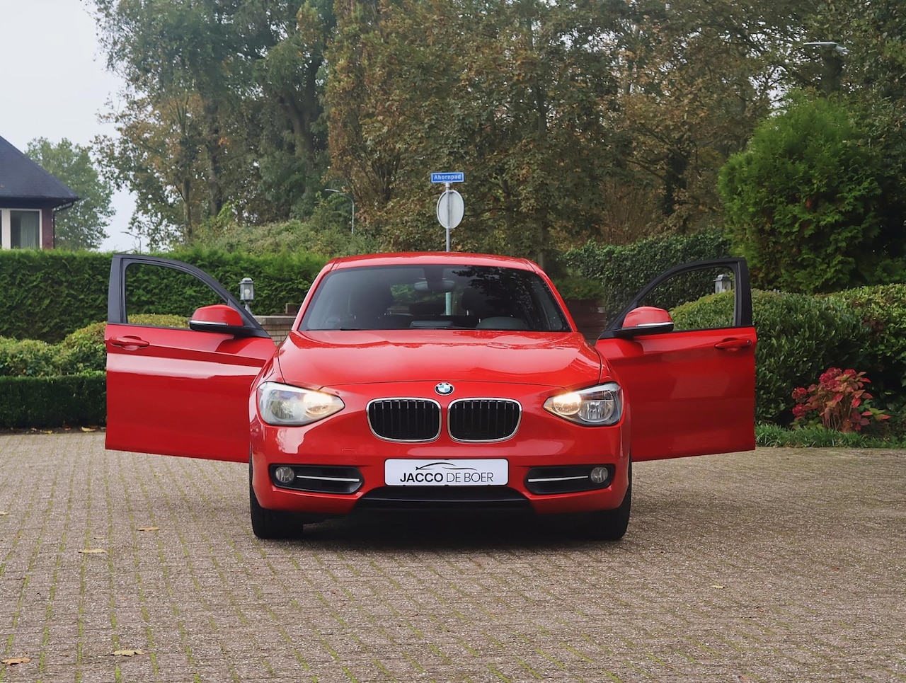 BMW 1-serie - 116i Sportstoelen/M-Sportchassis/Bluetooth/Stoelverw. - AutoWereld.nl