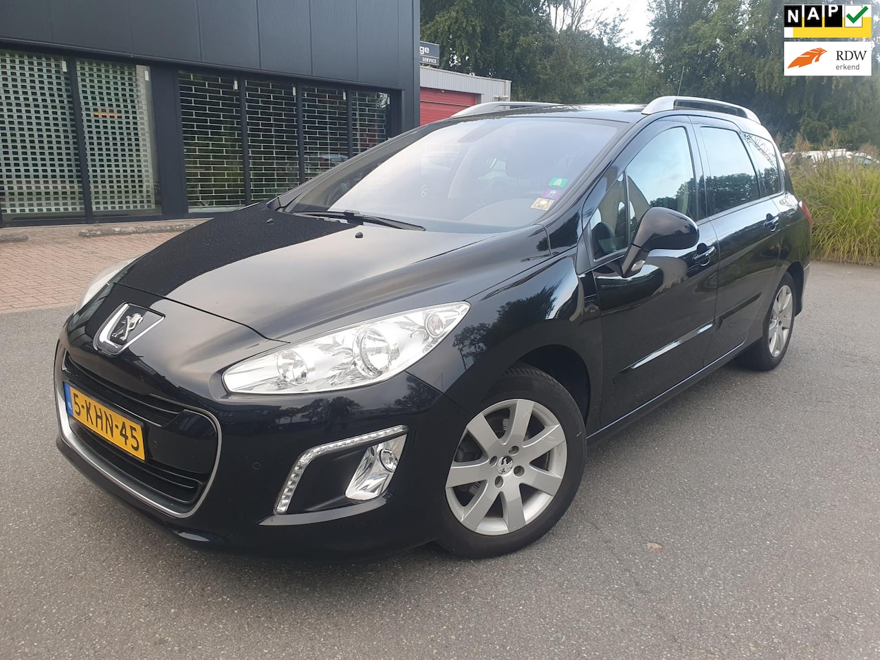 Peugeot 308 SW - 1.6 VTi Sportium | Panoramadak | Navigatie | Climate control - AutoWereld.nl