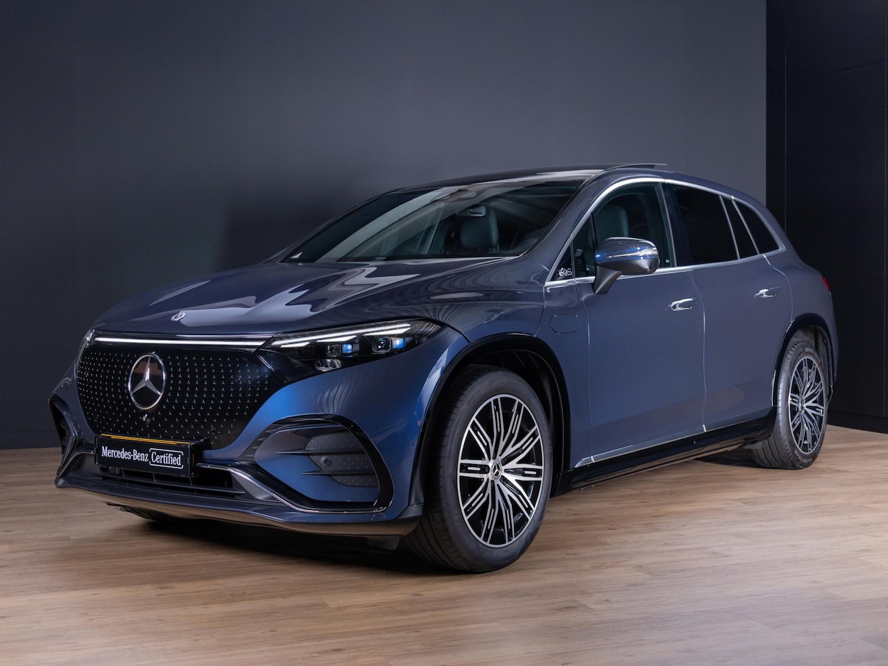 Mercedes-Benz EQS SUV - 450+ AMG Line 7p 108 kWh Panorama dak | Trekhaak - AutoWereld.nl