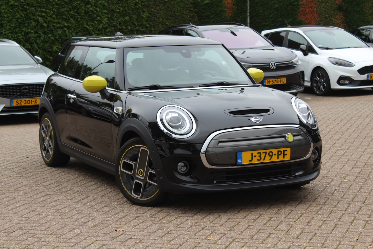 MINI Mini-Electric - Charged 33 kWh / Camera / Head-up / Leder / Harman Kardon / Keyless / 17'' / CarPlay / Sto - AutoWereld.nl
