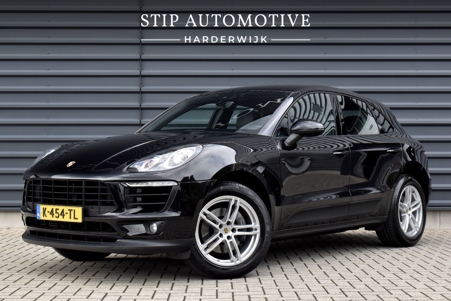 Porsche Macan - 2.0 PDK | Trekhaak Elek. | Camera | Lederen Bekleding | Stoelverwarming | Lane Asist. - AutoWereld.nl