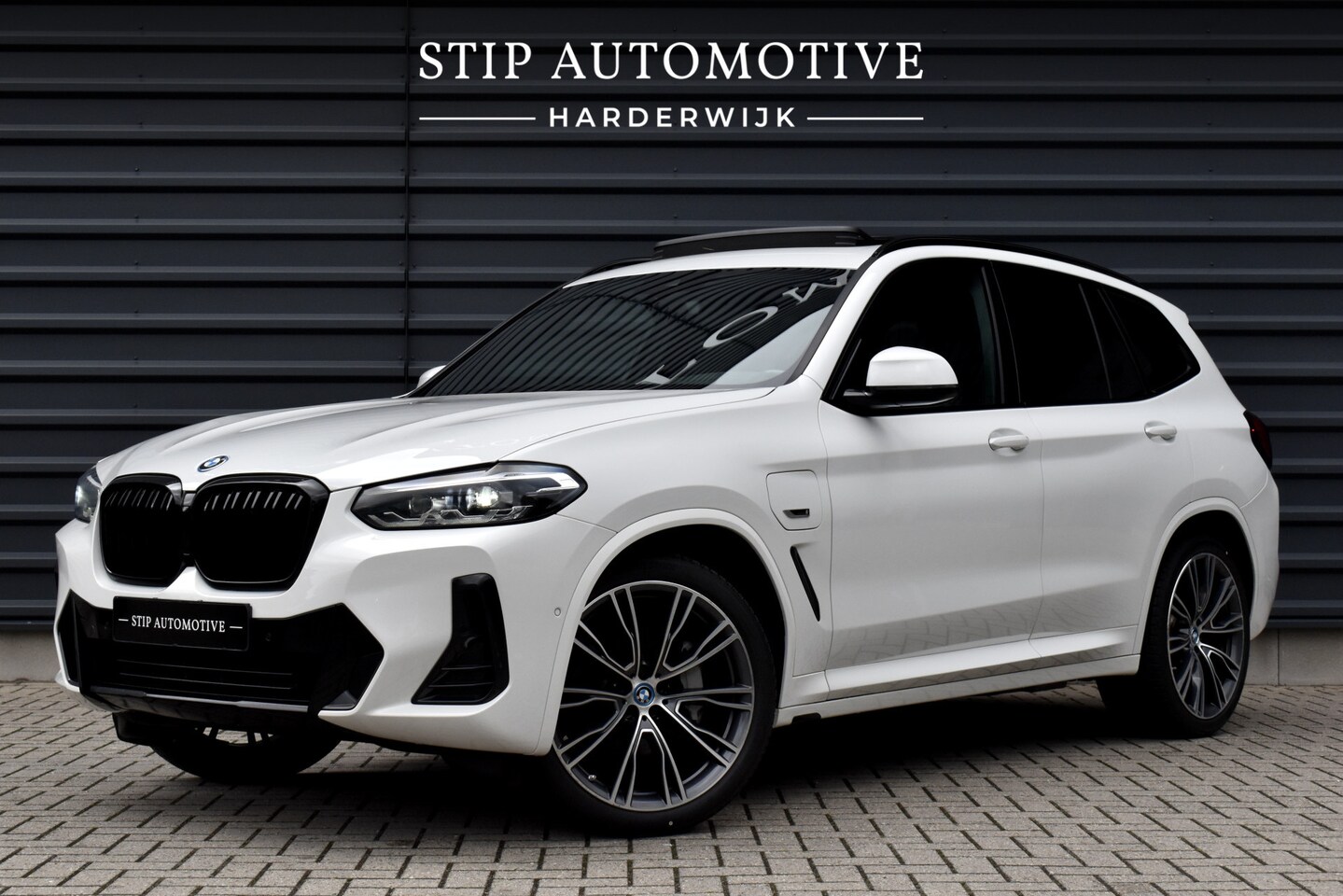 BMW X3 - xDrive30e M Sport | Panoramadak | 21'' Velgen | Camera | CarPlay | Head-Up | Stoelverwarmi - AutoWereld.nl
