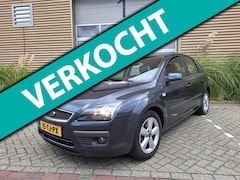 Ford Focus - | 1.6-16V Futura | Scherm | Bluetooth | Navigatiesysteem | 2e eigenaar | Cruise control |
