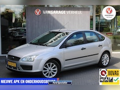 Ford Focus - 1.6-16V|105PK|5Drs|Airco|Trekhaak|Boekjes|Nap