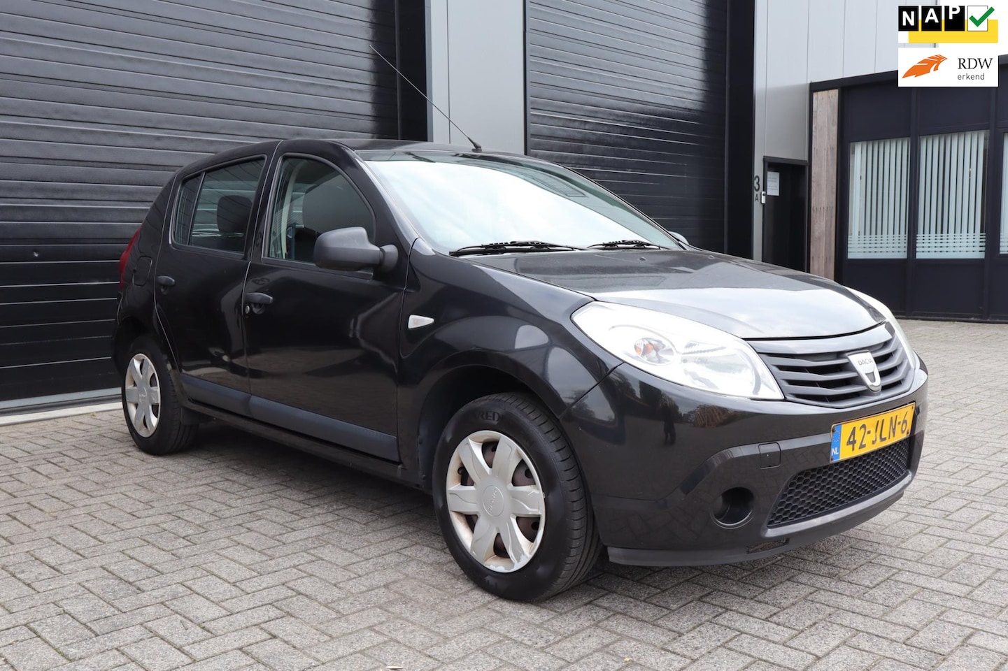 Dacia Sandero - 1.2 Ambiance 1E EIG MET APK TOT 07-26 INRUILKOOPJE - AutoWereld.nl