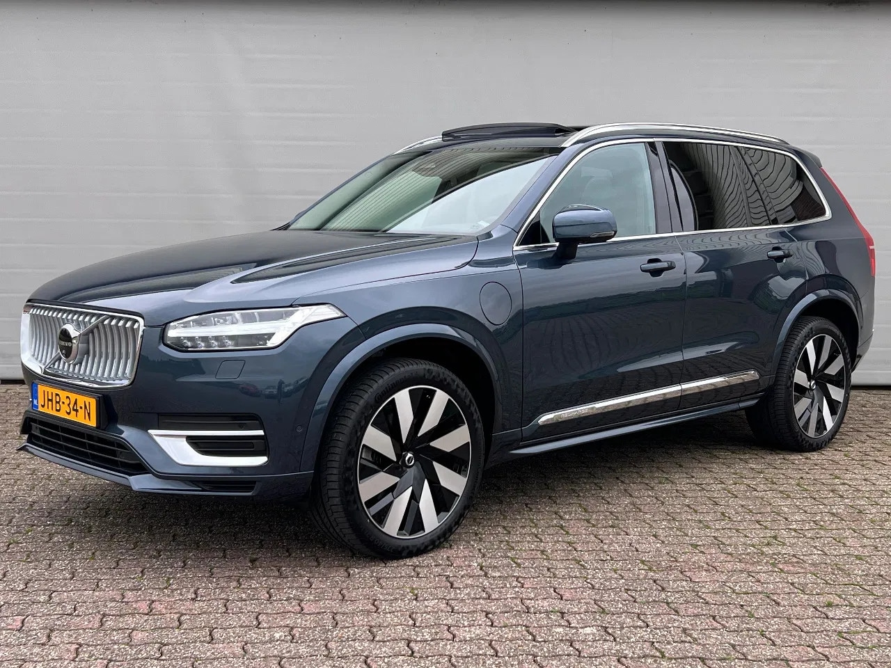 Volvo XC90 - T8 AWD 456 PK | Plus Bright | Luchtvering | 7 persoons | Panoramadak | - AutoWereld.nl