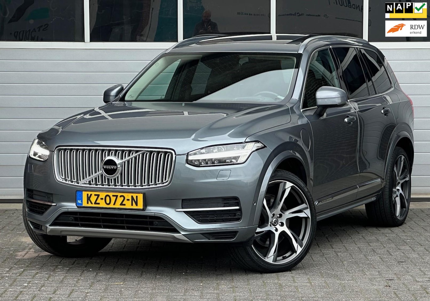 Volvo XC90 - 2.0 T8 Twin Engine AWD Inscription Pano ACC HUD Luchtvering 22 inch - AutoWereld.nl